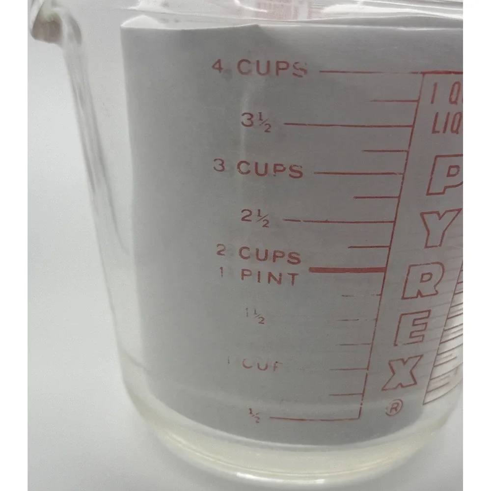 Vintage PYREX #532 1 Quart Measuring Cup Red Lettering Photographic Use D Handle